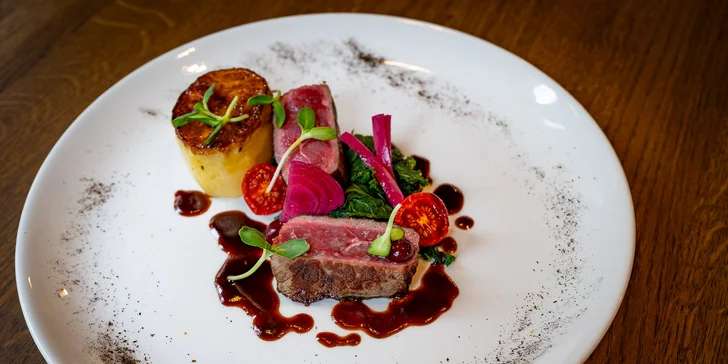 7chodové degustační menu v krásné restauraci pro 2 osoby: humr, steak i čokoládový fondant