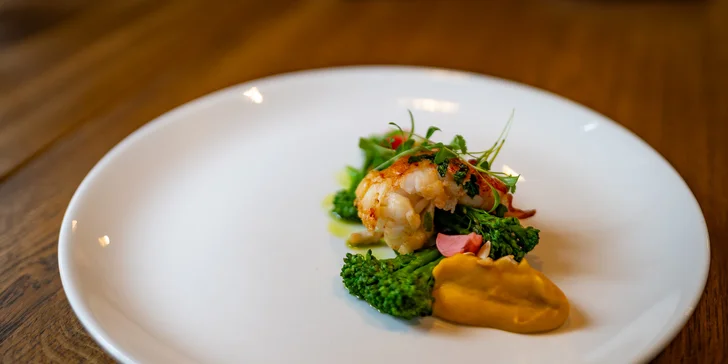 7chodové degustační menu v krásné restauraci pro 2 osoby: humr, steak i čokoládový fondant