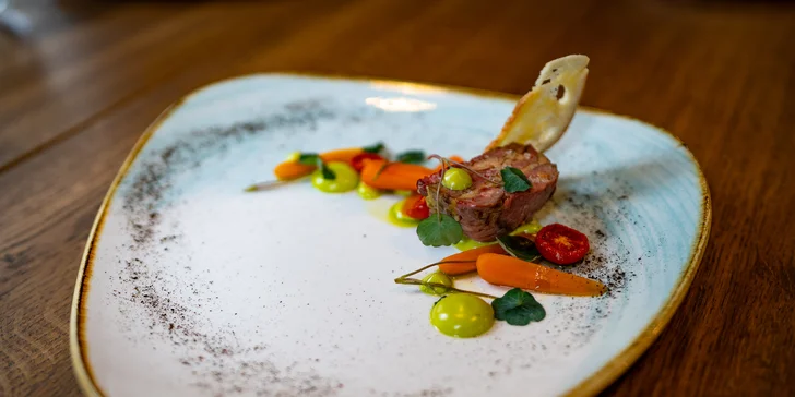 7chodové degustační menu v krásné restauraci pro 2 osoby: humr, steak i čokoládový fondant