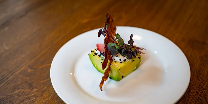 7chodové degustační menu v krásné restauraci pro 2 osoby: humr, steak i čokoládový fondant