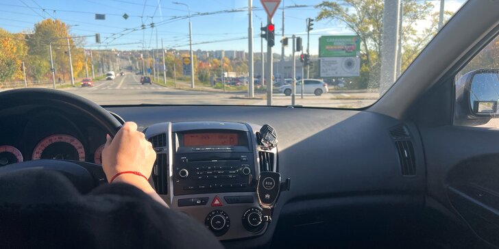 Kondiční nebo zdokonalovací jízdy po Brně: až 5x 45 minut pro větší jistotu za volantem