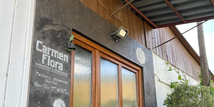 Workshop v květinářství Carmen Flora: pro děti i dospěláky, možnost letního kurzu s grilováním