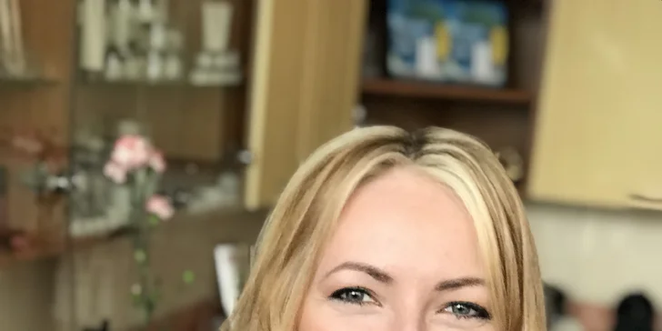Proměna, s níž rozkvetete: make-up, sestřih, kosmetika i lehké občerstvení