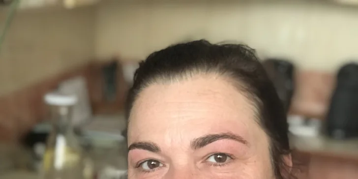 Proměna, s níž rozkvetete: make-up, sestřih, kosmetika i lehké občerstvení