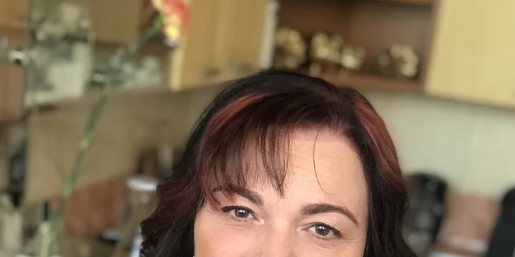 Proměna, s níž rozkvetete: make-up, sestřih, kosmetika i lehké občerstvení