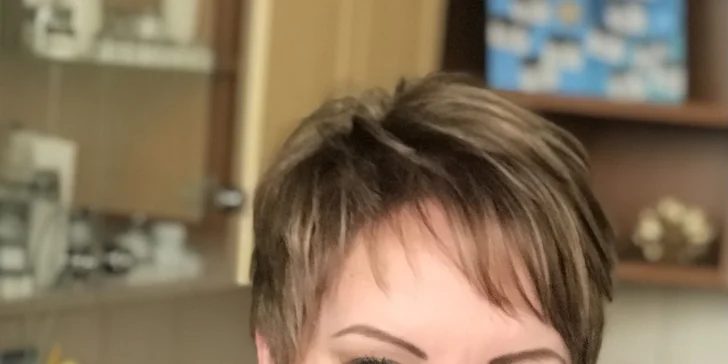 Proměna, s níž rozkvetete: make-up, sestřih, kosmetika i lehké občerstvení