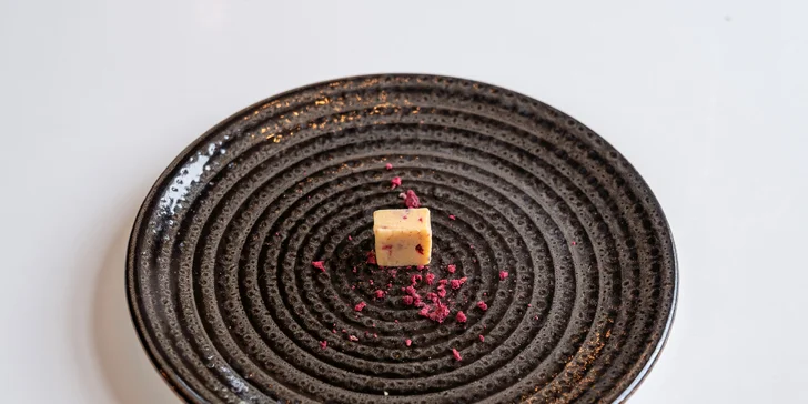 6chodové francouzské menu od kuchaře s michelinskou praxí: žabí stehýnka, šneci i kuřecí stehno
