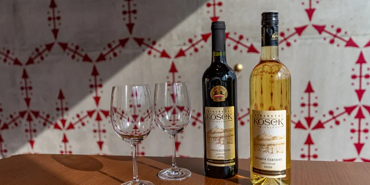 Tříchodové menu s lahví vína pro 2 osoby: masová paštika, kuřecí supreme či vepřová panenka, lívanečky
