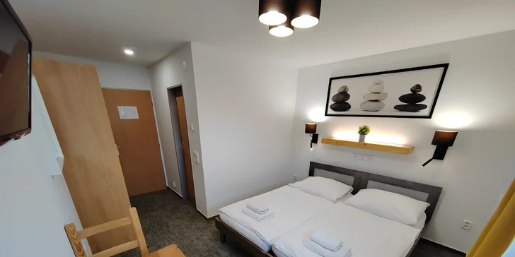 Romantika v centru Telče: hotel u zámeckého parku, polopenze i víno