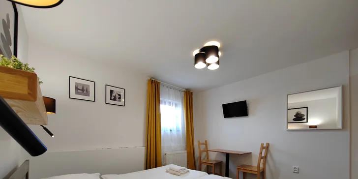 Romantika v centru Telče: hotel u zámeckého parku, polopenze i víno