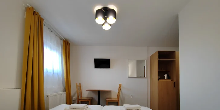 Romantika v centru Telče: hotel u zámeckého parku, polopenze i víno
