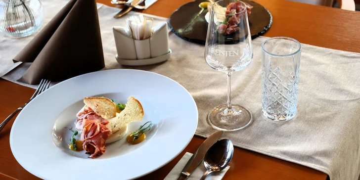 Degustační menu v golfovém resortu Ostravice: 5chodové menu s kachním prsem a vinným párováním pro 2 osoby