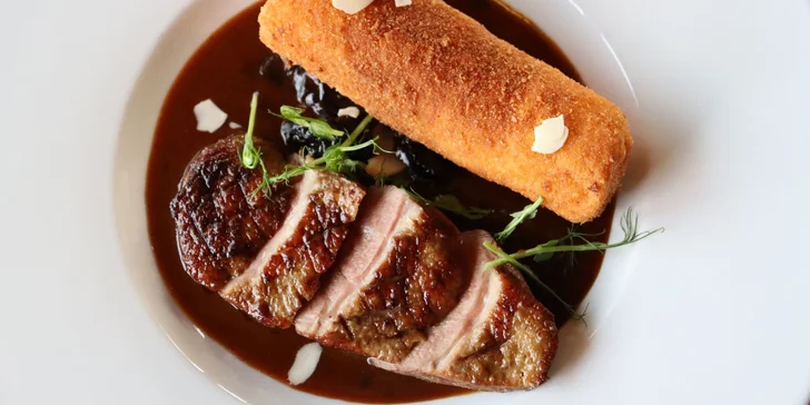Degustační menu v golfovém resortu Ostravice: 5chodové menu s kachním prsem a vinným párováním pro 2 osoby