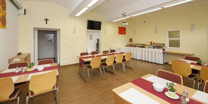 Léto v Praze: útulný penzion s možností snídaní jen 30 minut od centra