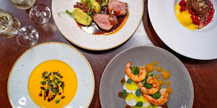 Čtyřchodové menu s nádechem asijské kuchyně: krevety, dýňový krém, steak s quinoou i fondant