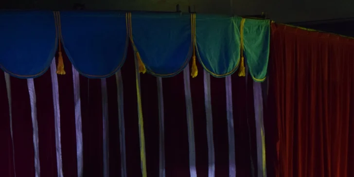 Vánoční cirkus s hvězdnými artisty a akrobaty: show plná hudby, světel, barev a fantazie