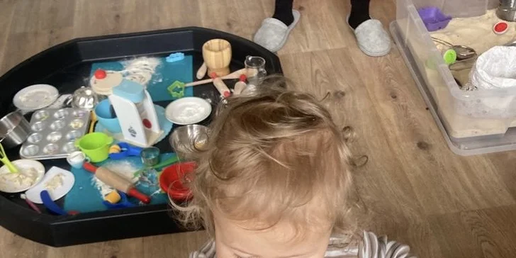 1 hodina tvoření a dovádění v ateliéru Fairy Play pro děti od 1 do 6 let