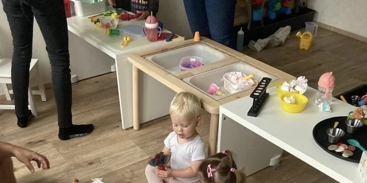 1 hodina tvoření a dovádění v ateliéru Fairy Play pro děti od 1 do 6 let