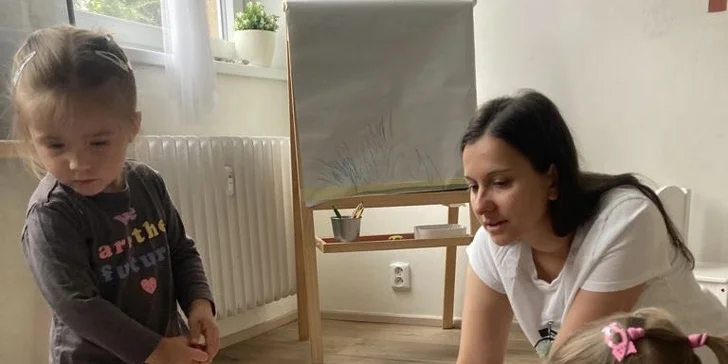 1 hodina tvoření a dovádění v ateliéru Fairy Play pro děti od 1 do 6 let