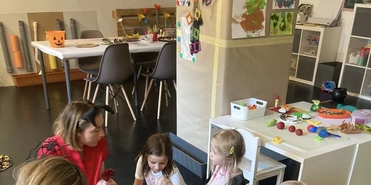 1 hodina tvoření a dovádění v ateliéru Fairy Play pro děti od 1 do 6 let