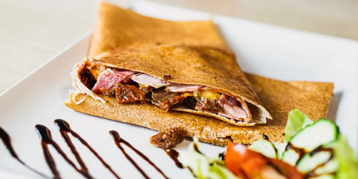 Sladká či slaná palačinka dle výběru a káva, horká čokoláda, limo nebo čaj pro 1-2 osoby