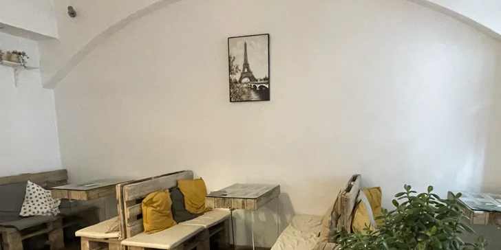 Sladký dortík a k tomu šálek kávy nebo čaje v kavárně Tree Sisters: pro jednu či dvě osoby