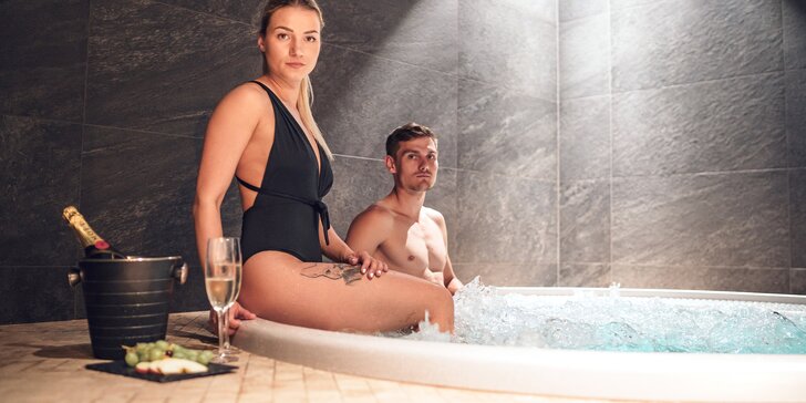 Odpočinek v privátním wellness pro pár: vstup na 2 hodiny, vířivka, sauna