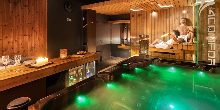 2 hod. v soukromém spa Zima s horskou atmosférou a lahví dle vlastního výběru pro pár