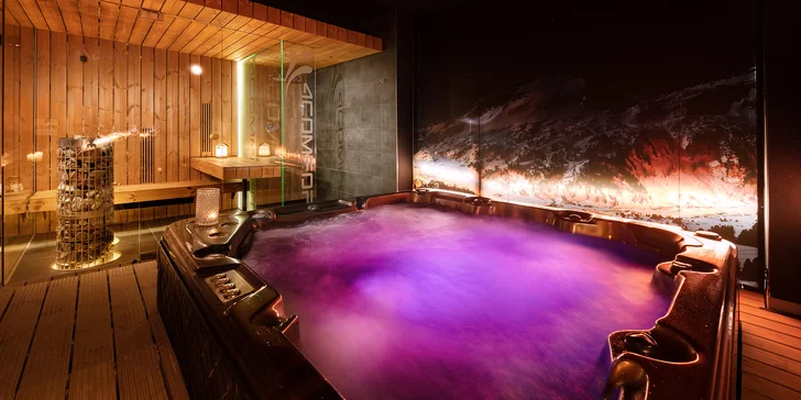 2 hod. v soukromém spa Zima s horskou atmosférou a lahví dle vlastního výběru pro pár