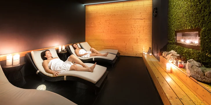 Neomezený relax pro dva v saunách, bazénu a 45 min. v privátní vířivce