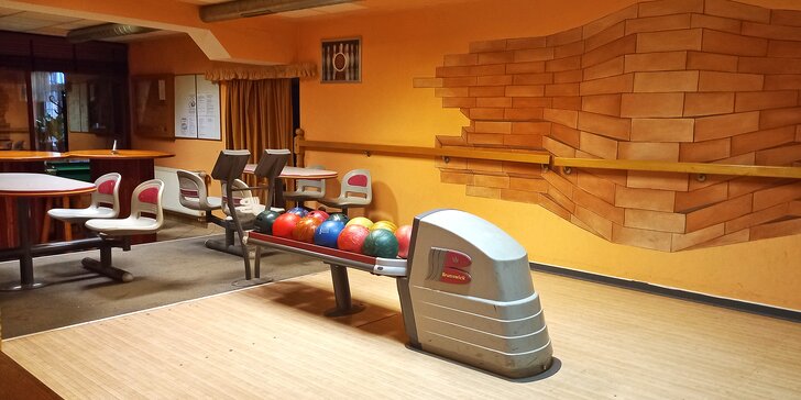 Zábava i bezva bašta: bowling až pro 8 osob a k tomu mini řízečky