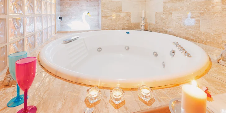 Užijte si relax ve dvou: 60 min. odpočinku v privátní vířivce