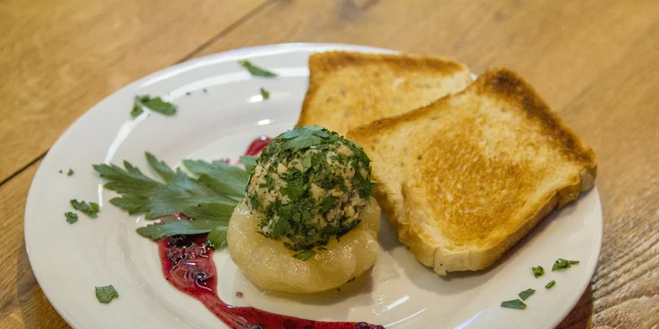 Svatomartinské menu: dozlatova pečené stehno, červené zelí, paštička, kaldoun i perník
