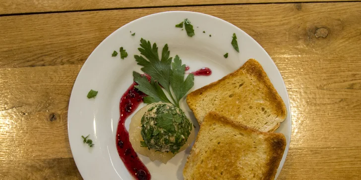 Svatomartinské menu: dozlatova pečené stehno, červené zelí, paštička, kaldoun i perník