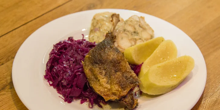 Svatomartinské menu: dozlatova pečené stehno, červené zelí, paštička, kaldoun i perník