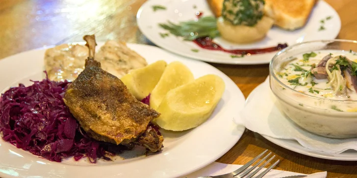 Svatomartinské menu: dozlatova pečené stehno, červené zelí, paštička, kaldoun i perník