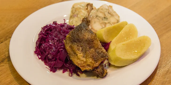 Svatomartinské menu: dozlatova pečené stehno, červené zelí, paštička, kaldoun i perník