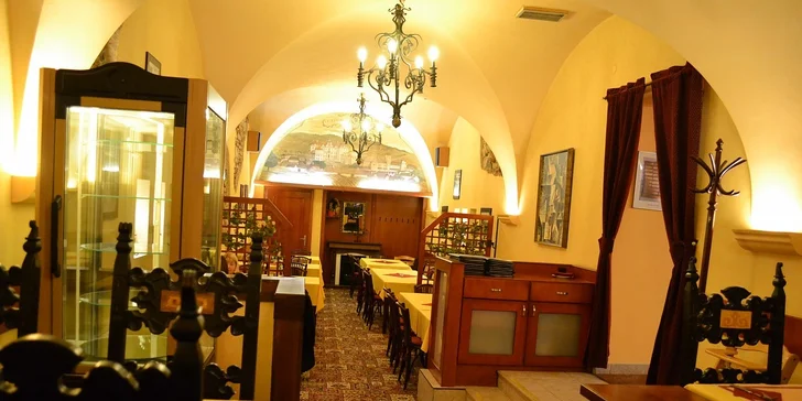 299 Kč za tříchodové menu pro DVA v restauraci U Karlova mostu! Romantické posezení na jednom z nejhezčích míst Prahy.