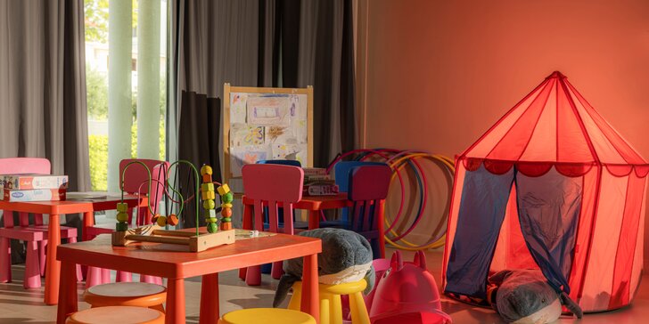Dovolená v Chorvatsku: hotel u oblázkové pláže, all inclusive a až 2 děti zdarma