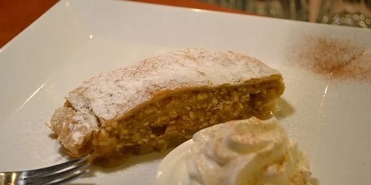 299 Kč za tříchodové menu pro DVA v restauraci U Karlova mostu! Romantické posezení na jednom z nejhezčích míst Prahy.
