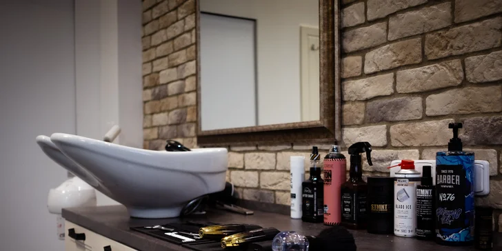 Kompletní péče: Barber střih vč. úpravy kontur a vousů k tomu káva a něco ostřejšího