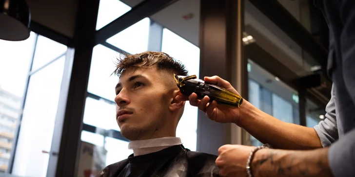 Kompletní péče: Barber střih vč. úpravy kontur a vousů k tomu káva a něco ostřejšího