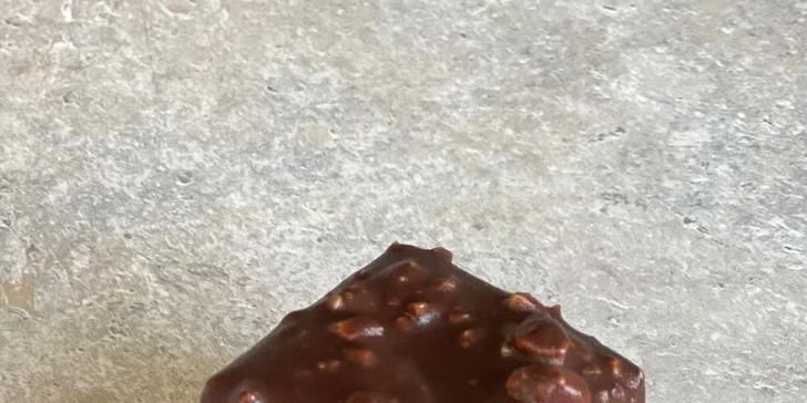 Na horký nápoj a něco sladkého o samotě či ve dvou: káva s dortíkem v OC Černý Most