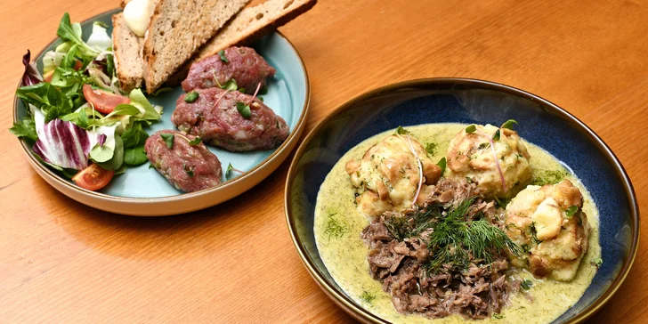 Pětichodové degustační menu u náplavky: kozí sýr, tatarský biftek, roastbeef i trhaná vepřová líčka