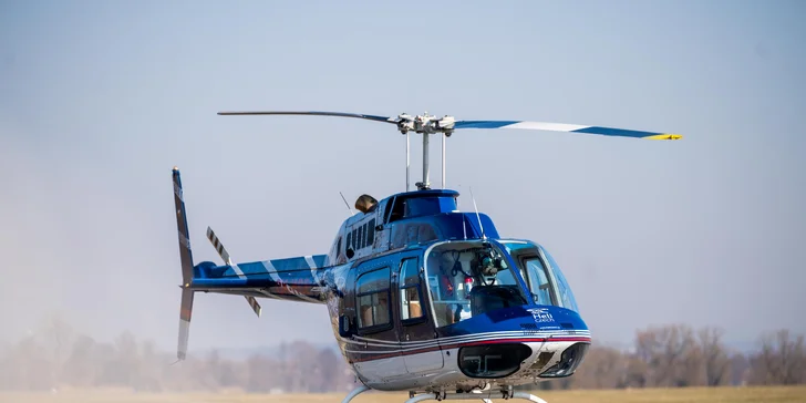 Let vrtulníkem se zkouškou pilotáže: 15–60 min., více než 400 měst po celé ČR
