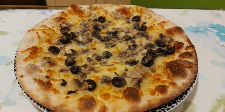 Libanonská pizza a nápoj pro 1 i 2 osoby: se zeleninou, sýrem i masem