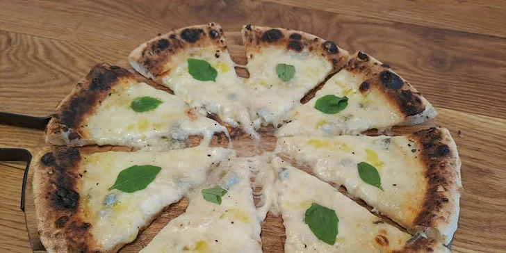 Jedna či dvě pizzy dle výběru: salámová, tuňáková nebo třeba quattro formaggi