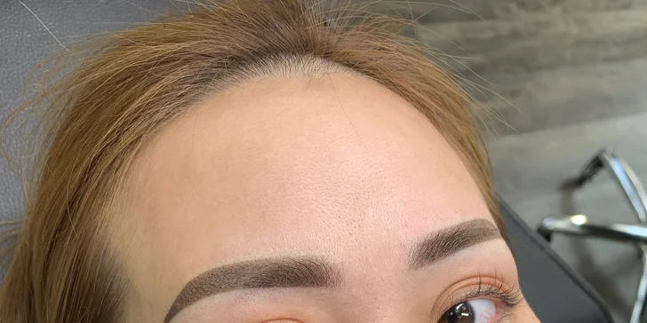 Permanentní make-up: plnější rty i přirozené obočí metodou shading