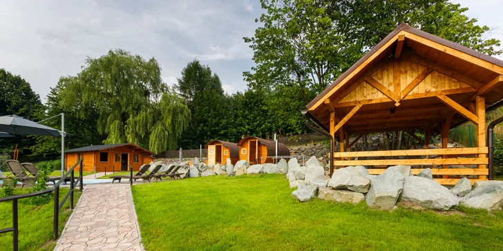 Ve všední dny za relaxací: 2 hodiny ve venkovním wellness i 3chodové menu pro 2 osoby