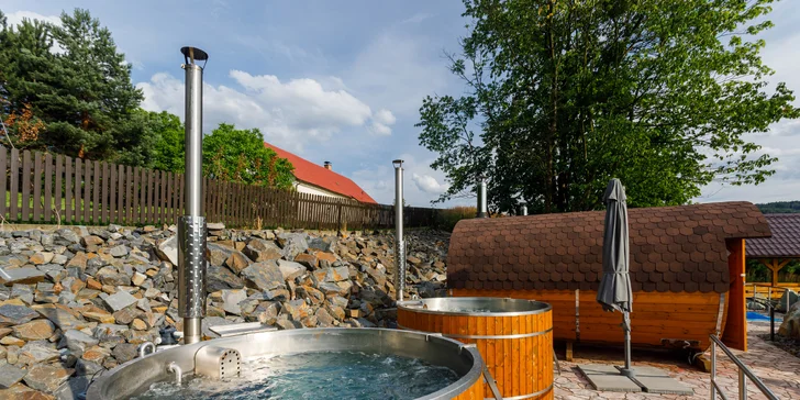 Ve všední dny za relaxací: 2 hodiny ve venkovním wellness i 3chodové menu pro 2 osoby